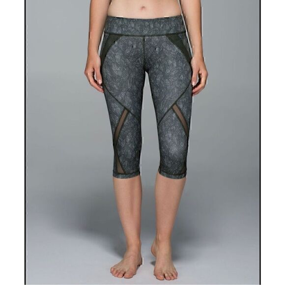 Lululemon Breezy Mesh Green Leaf Leggings Crop Capris Size 6 Athletic Stretch - Picture 1 of 9